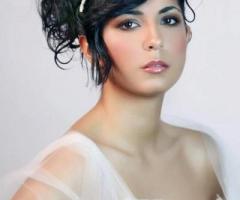 Acconciatura per la sposa raccolta e frangia di lato