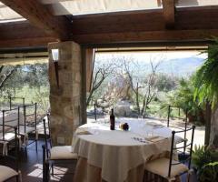 Crapa Licca - Allestimento dei tavoli del ricevimento