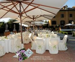 Ricevimento nuziale allestito all'aperto