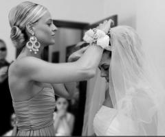 Preparativi per la sfilata di abiti da sposa dell'Accademia dei Sartori di Roma