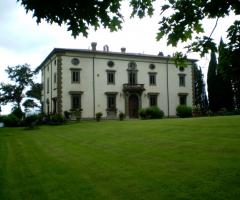 Prato facciata anteriore