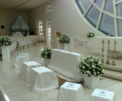 Allestimento della chiesa total white