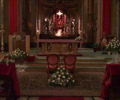 Addobbi floreali per la chiesa