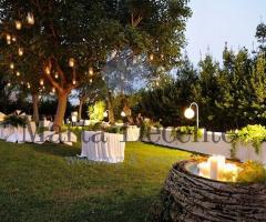 Allestimento del matrimonio in giardino