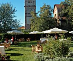 Allestimento del giardino per le nozze