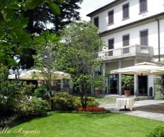 Ricevimento di nozze all\'aperto