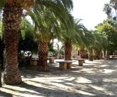 Giardino esterno della Villa delle Meraviglie a Piazza Armerina (Enna)