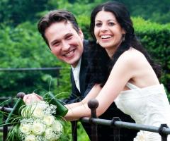 Foto degli sposi sorridenti