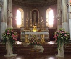 Classico allestimento chiesa per matrimonio - Roberta fiori Viverone