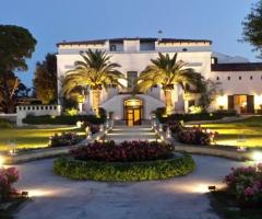 Villa Sant'Elia illuminata di sera