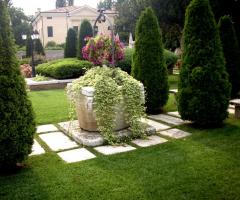 Pozzo antico all'interno del giardino