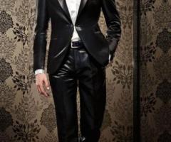 Abito con giacca blu notte e abbottonatura a gemello