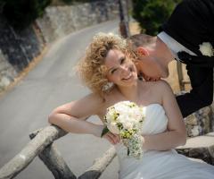 Foto in stile reportage degli sposi