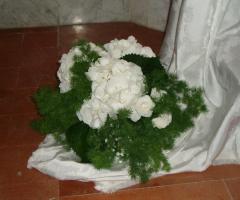 Composizione rose bianche