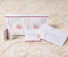 Annuncio, partecipazione e bomboniera con pizzo