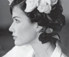 Rose per l'acconciatura del matrimonio
