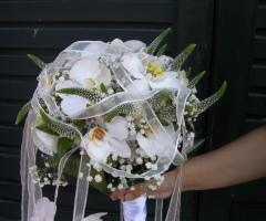 Bouquet di orchidee bianche per la sposa
