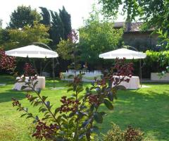 Ricevimento di matrimonio nel parco della villa