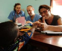 I medici-volontari di Emergenza Sorrisi al lavoro in Uganda