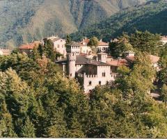 Castello Manservisi visto da lontano