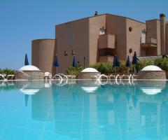 Meraviglioso e colorato impatto della piscina