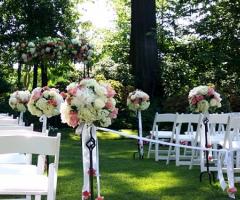 Allestimento per celebrazione del rito in giardino