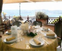 Tavoli per il matrimonio con vista lago