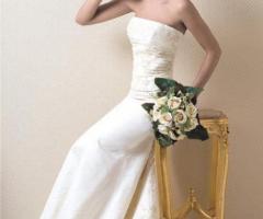 Abito da sposa avorio con inserti macramè in oro disponibile da Le Spose di Bea