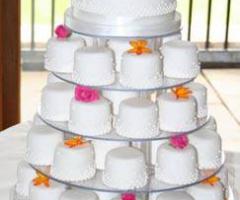 Torta nuziale composta da mini torte
