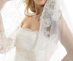 Abito dal sposa con velo in pizzo - Modello Perla