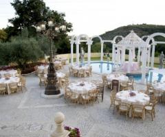 Ricevimento di matrimonio a bordo piscina