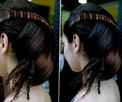 Capelli raccolti con dettagli frisè