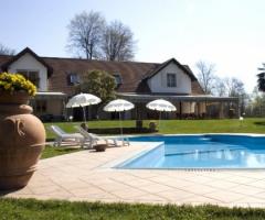 Matrimonio a bordo piscina