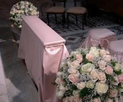Fiori e addobbi bianco e rosa per il matrimonio