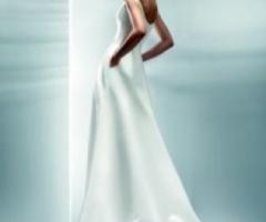 Vestito da sposa con spalline scivolate e tasche sulla gonna