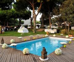 Ricevimento di matrimonio a bordo piscina organizzato ad Avola