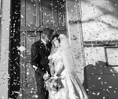 Lancio petali per gli sposi