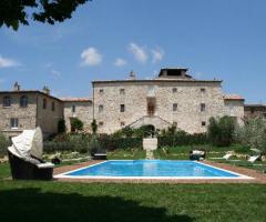 giardino con piscina