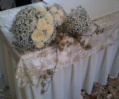 allestimento florealesul tavolo della celebrazione