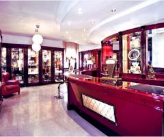 Gioielleria Residori - L'interno del negozio con l'ampia esposizione