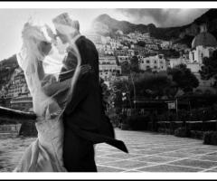 Fotografia del bacio degli sposi