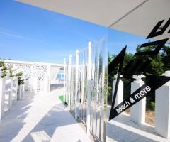 Ingresso a Zeus Beach