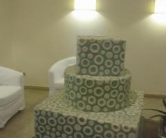 Torta per il matrimonio a cubi e cerchi