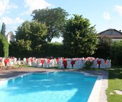 Ricevimento di matrimonio a bordo piscina