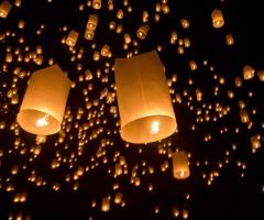 Il lancio delle lanterne thailandesi