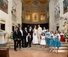 Foto degli sposi con damigelle e testimoni