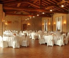 Allestimento sala vetrate per matrimonio