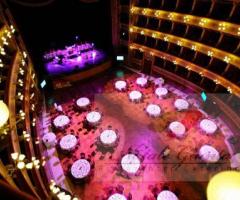 Allestimento di un banchetto a teatro