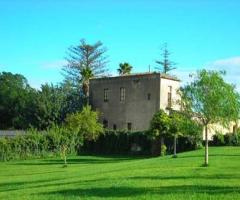 Esterno con parco presso l'agriturismo per ricevimento di matrimonio Tenuta di San Lio