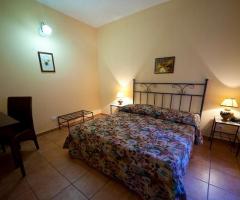 Camera da letto per prima notte di nozze presso l'agriturismo Masseria Rocca di Gonato